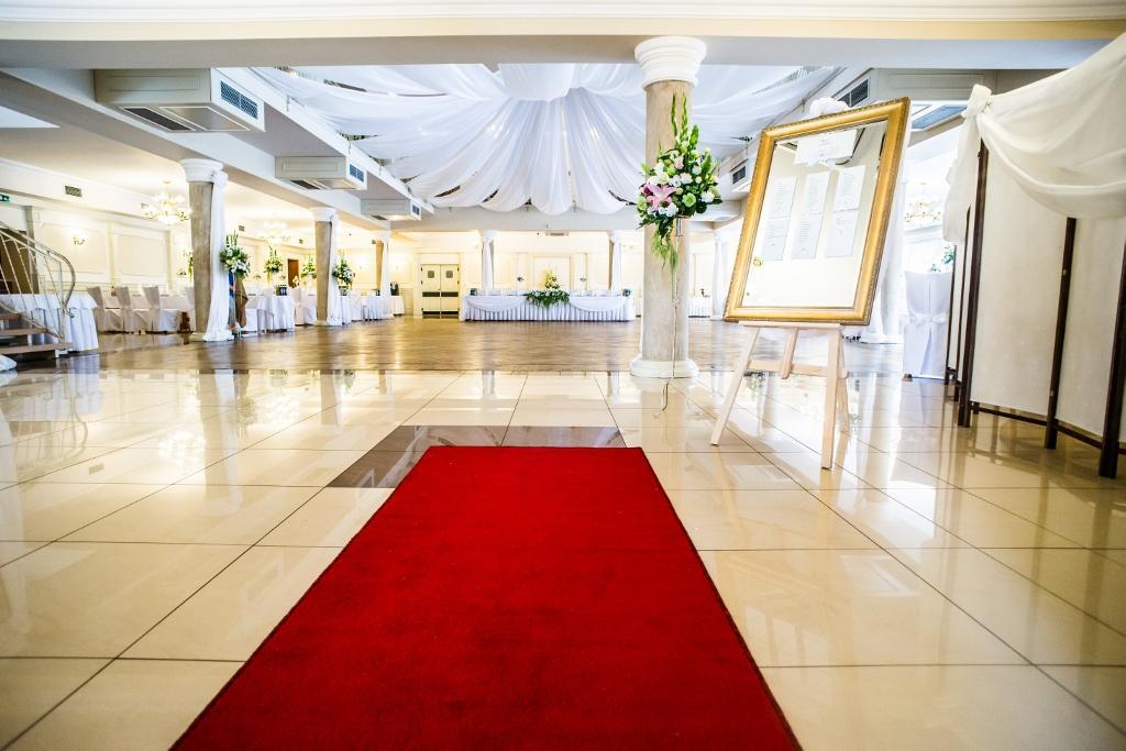 Hotel Kuban プシュチナ エクステリア 写真